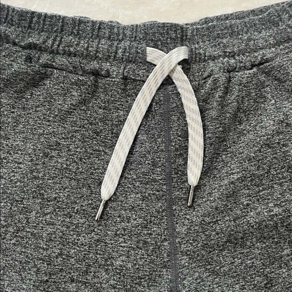 Vuori Heather Gray Women's Joggers - Picture 7 of 8